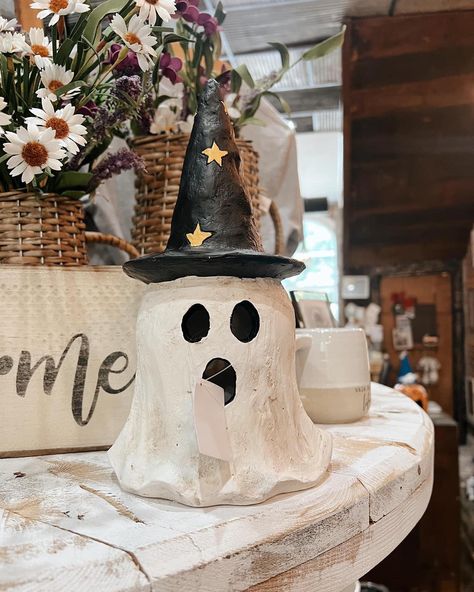 New arrivals from Mud Pie! Find these in-store and on our website. 👻🎃🦇 🧹 -https://www.cupsncrafts.com/shop/mud-pie/10 Spooktacular Halloween, Mud Pie, Party Inspiration, Halloween Decor, Some Fun, Halloween Decorations, New Arrivals, Diy Projects, Pie