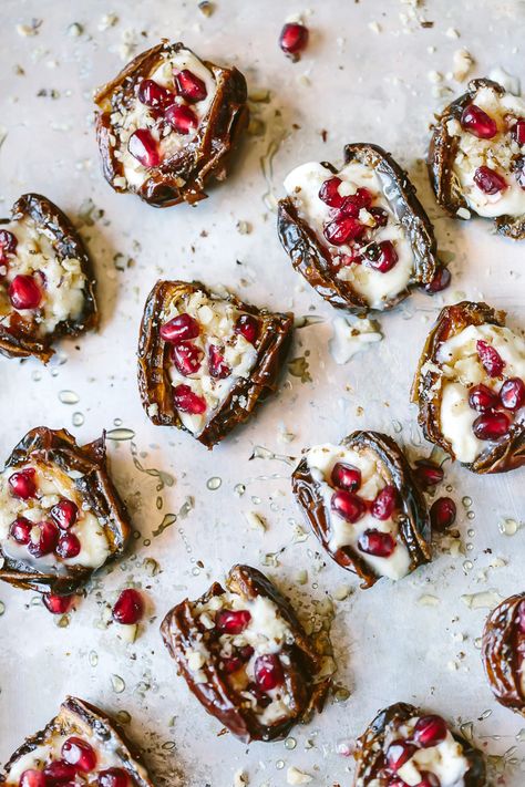 Warm Mascarpone Stuffed Dates with Pomegranate and Honey Stuffed Dates, Diy Easy Recipes, Tapas Recipes, Date Recipes, Mascarpone Cheese, Medjool Dates, Pomegranate Seeds, Extra Virgin, Diy Food Recipes