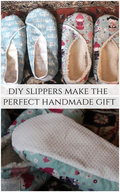 These DIY slippers are a quick sew and make a perfect handmade gift. Click for details! Syprosjekter For Nybegynnere, Sewing Slippers, Diy Sy, Diy Slippers, Shoes Diy, Sew Ins, Beginner Sewing, Beginner Sewing Projects Easy, Slippers Pattern