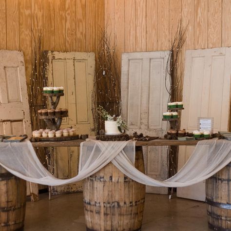 Rustic Wedding Bar Decor, Rustic Fall Wedding Decor Receptions, Bourbon Barrel Wedding Decor, Barrels At Wedding, Wedding Barrel Bar, Whiskey Barrel Wedding Decor, Barrel Table Wedding, Barrel Cake Table, Wedding Wine Bar