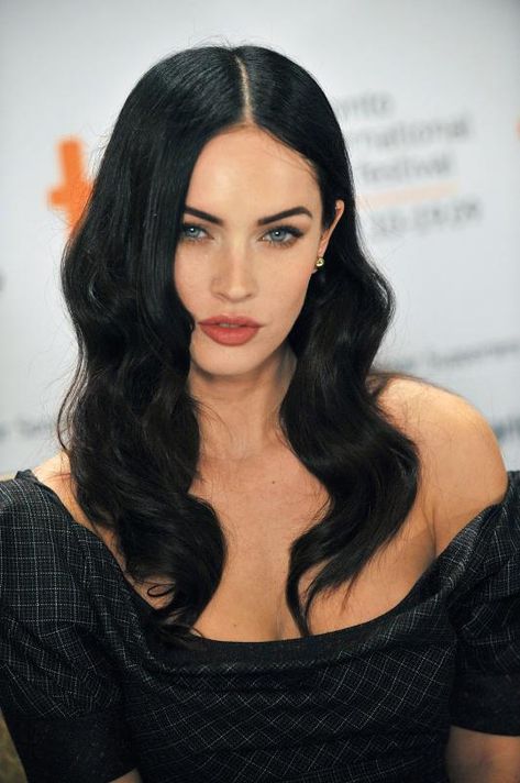 No 'Transformers 3' for Megan Fox - UPI.com Megan Fox Hair Color, Black Hair Celebrities, Actresses With Black Hair, Megan Fox Makeup, Megan Fox Hair, Black Hair Aesthetic, Megan Denise Fox, Auburn Hair, Megan Fox