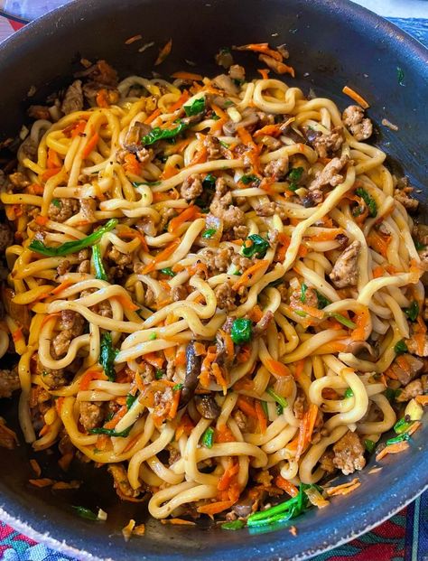 Trader Joe’s Sweet Chili Thai Wheat Noodles (Easy Stir-Fry) - Trader Joes Thai Wheat Noodles Recipes, Trader Joe’s Thai Wheat Noodles, Thai Wheat Noodles, Chili Noodles, Sweet Thai Chili, Peanut Satay Sauce, Homemade Peanut Sauce, Yogurt Marinated Chicken, Sweet Chili Chicken