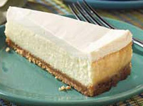 This is a quick and easy cheesecake that everyone has raved about...I usually make 2 because it goes so quickly. The sour cream top adds so much to the cheesecake. Amazing Cheesecake, Basic Cheesecake Recipe, Sour Cream Topping, Basic Cheesecake, Cappuccino Cheesecake, Cheesecake Baked, Sour Cream Cheesecake, Cheesecake Recipes Philadelphia, Philadelphia Cheesecake