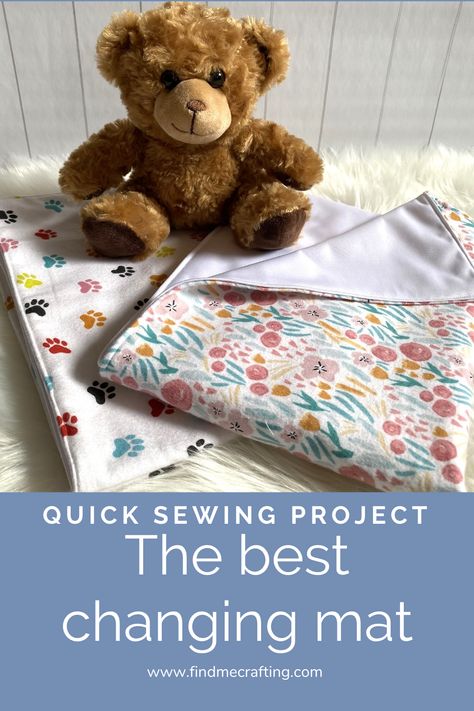 Looking for an easy sewing project that doubles as a great baby gift? This free tutorial and pattern guide will help you create the perfect waterproof changing mat that'll make diaper changes a breeze for parents. Pin now to start sewing this amazing gift that'll keep on giving! Fleece Baby Projects, Baby Changing Pad Pattern, Changing Pads For Baby, Baby Sewing Projects For Beginners, Simple Baby Blankets To Sew, Easy Baby Gifts To Sew, Diy Gifts For Newborn, Baby Shower Sewing Gifts, Baby Boy Gifts To Make