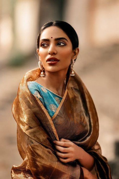 Tumblr Tumblr Dress, Sobhita Dhulipala, Ethnic Wear Indian, Modern Saree, Saree Poses, Indian Photoshoot, Saree Photoshoot, Indian Woman, Fashion Photography Inspiration