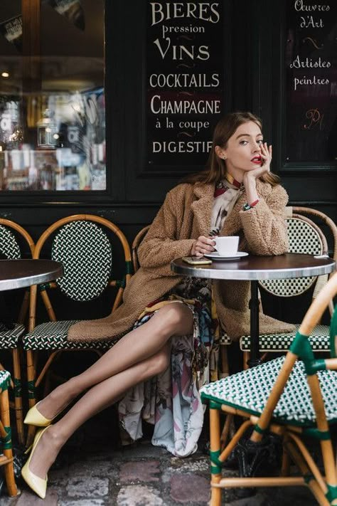 Cafe Shoot, Cafe Photoshoot, Paris Shooting, Photography Studio Decor, Girl In Paris, Paris Photoshoot, Parisienne Style, Coffee Shop Photography, Paris Vibes