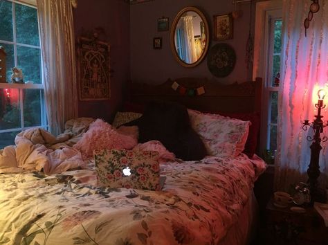 Light Goth Room, 00s Bedroom Aesthetic, Grandmacore Bedroom Aesthetic, Mazzy Star Room, Bed Next To Door, High Ceilings Bedroom, Twilight Bedroom Aesthetic, 2010s Bedroom, Downtown Bedroom Aesthetic