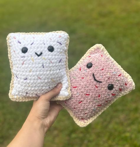 strawberry and vanilla pop tarts, which one is your favorite? ☺️ • • • #crochet #amigirumi #amigirumilovers #lovecrochet#lefthanded #lefty #toys #soft #stuffedanimals #crochetlover#sweetsnuggles #smallbusiness #cute #plushy #crafts #crafting #leftyloops #crochetanimals#volusia #marketday#crochettoys#poptarts Crochet Poptart, Crochet Design, Crochet Lovers, Which One Are You, Love Crochet, Crochet Animals, Pop Tarts, Crochet Amigurumi, Crochet Projects