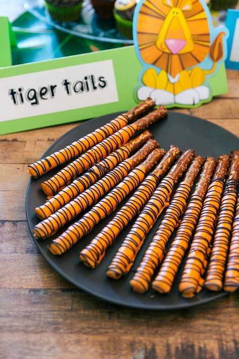 Tiger Birthday Party, Jungle Theme Birthday Party, Animal Themed Birthday Party, Zoo Birthday Party, Jungle Thema, Lion King Party, Tiger Tails, Wild Birthday Party, Lion Birthday