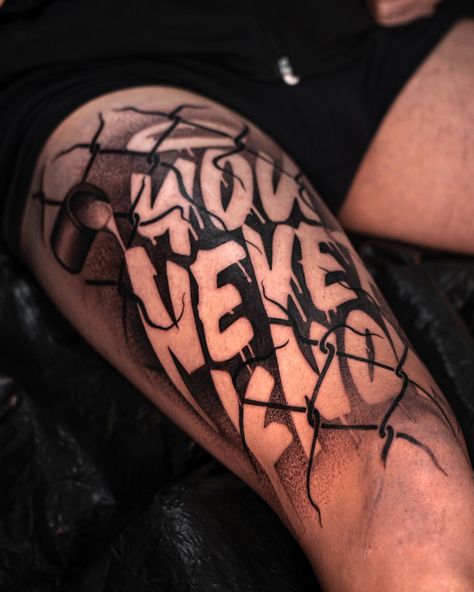 Lettering style 🤙🏼 “You never know” #tattoo #lettering #letteringtattoo #chicano #chicanotattoo #tattooformen #criminaltattoo #blacktattoo Chicano Lettering Tattoo, Tatto Letters, Chicano Tattoos Lettering, Lettering Frases, Tattoo Graffiti, Chicano Lettering, Chicano Style Tattoo, Graffiti Tattoo, Chicano Tattoos