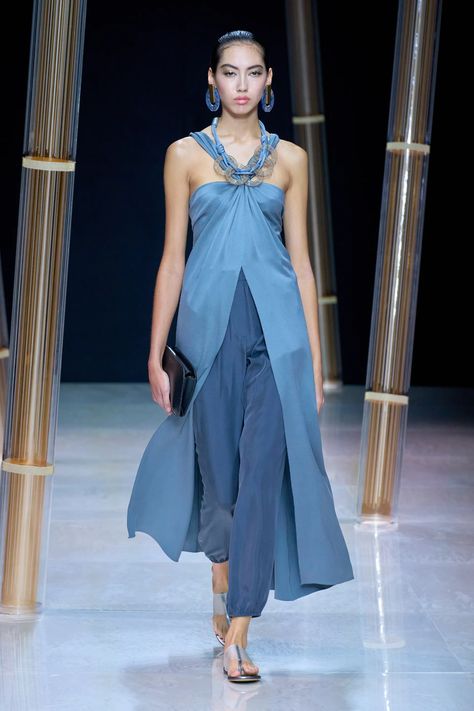 Giorgio Armani Spring 2023 Ready-to-Wear Collection | Vogue Armani Spring Summer 2023, Armani Spring 2023, Spring Summer 2023 Fashion, Armani Fashion, Armani Dress, Spring 2023 Ready To Wear, 2023 Ready To Wear, Spring Summer 2023, Runway Trends