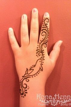 Small Henna Tattoos, Henne Tattoo, Cute Henna Designs, Cute Henna Tattoos, Henna Style Tattoos, Small Henna, Henna Inspired Tattoos, Cute Henna, Tato Henna