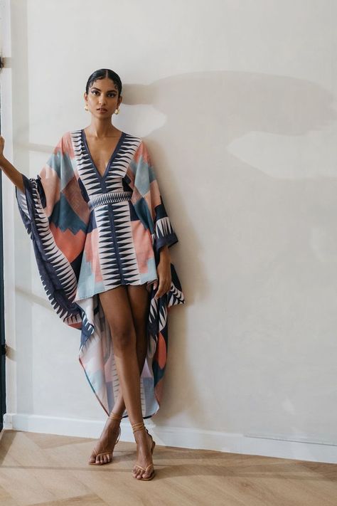 Kimono Outfits, Beach Wardrobe, Modern Kimono, Kaftan Designs, Casual Kimono, Global Dress, Fashion Sewing Tutorials, Get Ready For Summer, Breezy Dress