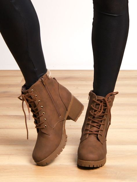 Right This Way Lace Up Heeled Boot - Final Sale Business Casual Black Boots, Fall 2024 Boots Trends, Women’s Boots, Fall Shoes 2024, Brown Ankle Boots Outfit, Cute Fall Boots, Best Fall Shoes, Fall Shoes For Women, Flat Boots For Women