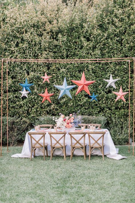 Stars and stripes floral 4th of July party for kids | Browse Wedding & Party Ideas | 100 Layer Cake 4th Of July Engagement Party, 4th July Party Ideas, July 4th Tablescape, 4 Of July Party Ideas, 4th Of July Party Ideas Decorations, 4th Of July Baby Shower Ideas, 4th Of July Wedding Ideas, 4th Of July Tablescapes, 4th Of July Party Decorations