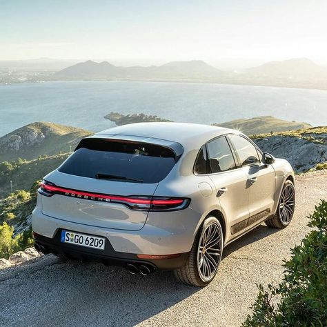 Porsche Suv Macan, Porsche Jeep, Macan Porsche, Porsche Suv, Luxury Cars Audi, Porsche Models, Car Goals, Porsche Macan, Vintage Porsche