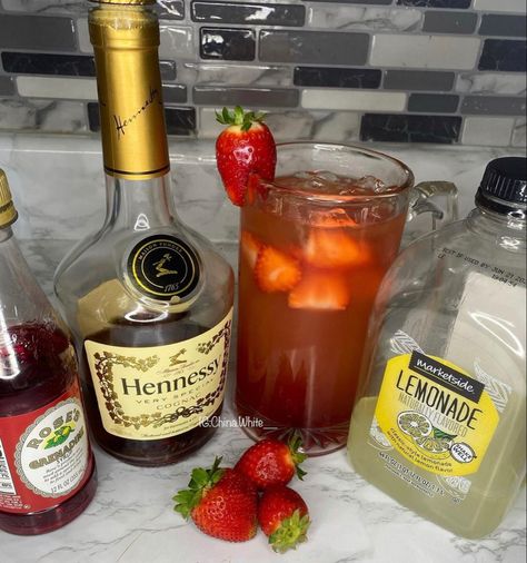 Hennessy Drinks, Wine Mixed Drinks, Summer Drinks Alcohol Recipes, Bartender Drinks Recipes, Fruity Alcohol Drinks, Fun Drinks Alcohol, Bartender Drinks, Alcholic Drinks, Summer Drinks Alcohol