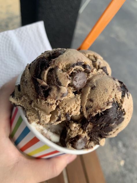 Coffee Ice Cream Aesthetic, Chocolate Ice Cream Aesthetic, Ice Cream With Coffee, Ice Cream Aesthetic, Yummy Ice Cream, Coffee Ice, Coffee Chocolate, Cream Aesthetic, Food Therapy