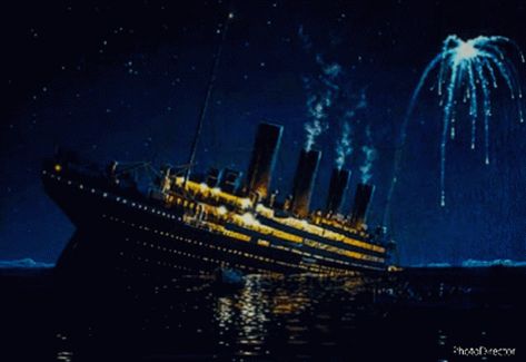 Animated Photo GIF - Animated Photo Titanic - Discover & Share GIFs Ken Marschall, Titanic Ship Sinking, Sinking Titanic, Signs Of Genius, Titanic Art, Mary Celeste, Titanic Sinking, Titanic History, Titanic Ship