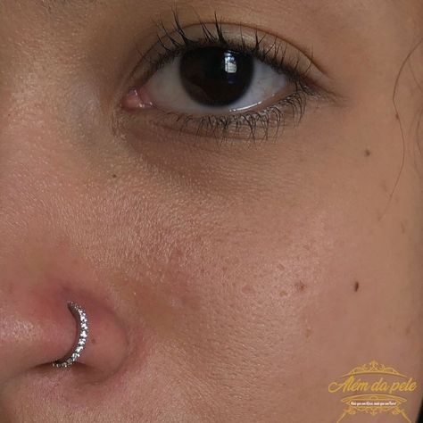 Piercing Aba Nasal, Nose Peircing, Men's Piercings, Nose Piercing Ring, Cute Nose Piercings, Nose Ring Jewelry, Piercings Nose, Nose Piercing Hoop, Nose Piercing Stud