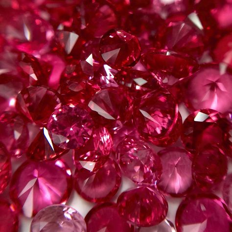 Super cut, Spinel Pink Gems Aesthetic, Spinel Aesthetic, August Vibes, Pink Diamond Su, Spinel Crystal, Rainbow Order, Art Jewelry Design, Red Spinel, Crystal Aesthetic