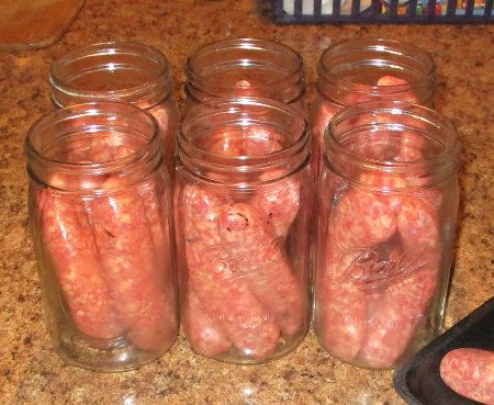 Canned Sausage Recipes, Canning Smoked Sausage, Pressure Canning Sausage, Canning Sausage Links, Canning Meat Recipes, How To Can Meat, Pressure Canning Recipes Meals, Canning Meat In A Jar, Canning Meals In A Jar Pressure