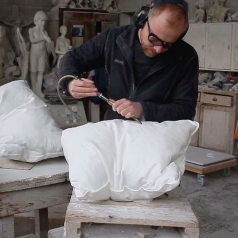 In his latest series, artist Hakon Anton Fageras sculpts soft-looking pillows from blocks of white marble using a pneumatic hammer. Pillow Sculpture, Marble Pillow, Ceramic Art Sculpture, New Media Art, Hakone, National Art, Art Instructions, Pillow Talk, Model Making