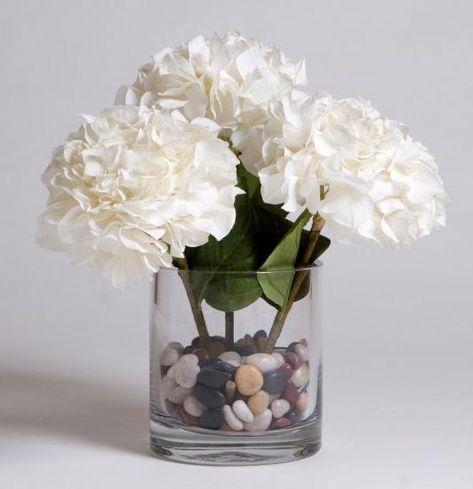 Flowers in a vase with rock floral vase fillers Homemade Wedding Centerpieces, Kitchen Table Centerpiece Ideas, Table Centerpiece Ideas, Craft Table Diy, Table Centerpieces For Home, Table Centerpieces Diy, Kitchen Table Centerpiece, Dining Room Centerpiece, Diy Dining Room