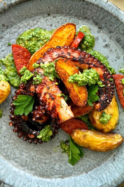 Octopus with Chorizo, Fingerlings and Salsa Verde Chorizo Recipes Appetizers, Chorizo Appetizer, Octopus Recipes, Fingerling Potatoes, God Mat, Salsa Verde, Fish Dishes, Seafood Dishes, Food Presentation