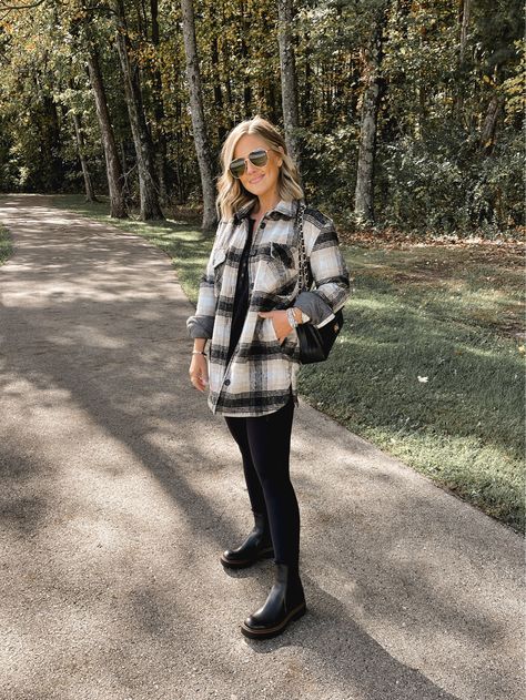 Black Chelsea Boots Outfit, Bonfire Outfit, Shacket Outfit, Chelsea Boots Outfit, Thanksgiving Outfit Ideas, Cute Thanksgiving Outfits, What To Wear Fall, Estilo Indie, Thanksgiving Outfits