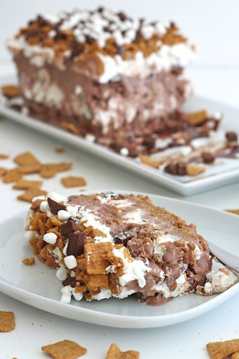 S'mores Ice Cream Cake Brownie Desserts Recipes, Easy Ice Cream Recipe, Smores Cake, Best Chocolate Desserts, Ice Cake, Easy Ice Cream, Brownie Desserts, Frozen Chocolate, Cream Cakes