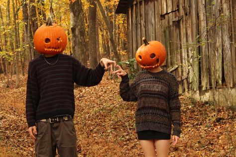 Pumpkin Over Head Photoshoot, Cute Pumpkin Photoshoot, Pumpkin Helmet Photoshoot, Silly Couple Poses Photo Ideas, Spooky Season Couple Goals, Pumpkin Head Costume Couple, People Wearing Pumpkins On Head, Pumpkin Head Matching Pfp, Pumkin Carving Couple Pics