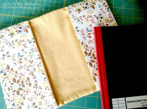 Book Cover Tutorial, Quilt Book Cover, Diy Book Cover, Book Cover Fabric, Pochette Diy, غلاف الكتاب, Fabric Book Covers, Book Cover Diy, Stitch Fabric