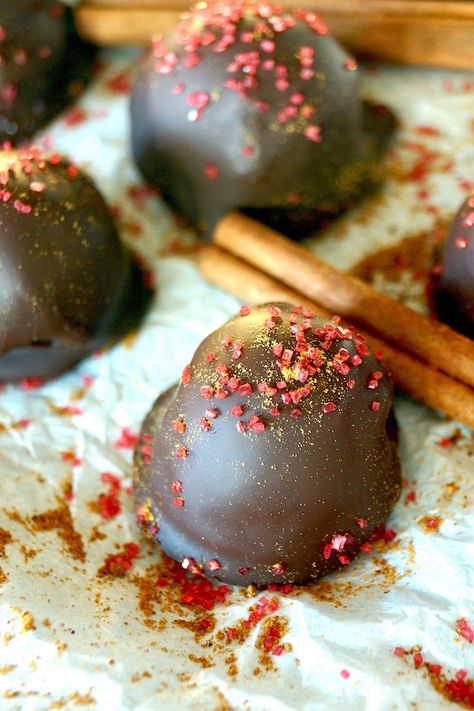 Cayenne Chocolate Truffles, Spicy Chocolate Bark, Spicy Chocolate Truffles, Sweet And Spicy Desserts, Spicy Dessert Recipes, Spicy Chocolate Cookies, Mexican Chocolate Recipes, Mexican Chocolate Desserts, Mexican Truffles