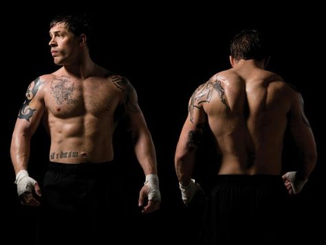 Tom Hardy - that back Tom Hardy Body, Tom Hardy Workout, Tom Hardy Warrior, Tom Hardy Bane, Men With Tattoos, Warrior Movie, Best Shoulder Workout, Warrior Workout, Best Chest Workout