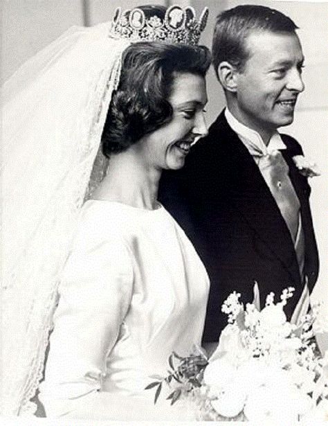 Princess Desiree and Baron Nils August Silfverschiöld wed on 5 June 1964.  As a result of her non-royal marriage, she lost her style of Royal Highness and was named Princess Désirée, Baroness Silfverschiöld. Princess Anne Wedding, Royal Wedding Gowns, Duke Of Devonshire, Young Wedding, Celebrity Bride, Swedish Royalty, Royal Wedding Dress, Royal Tiaras, Royal Brides