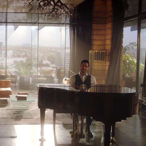 Piano man Lucifer Morningstar Penthouse, Lucifer Piano, Lucifer Penthouse, Penthouse Ideas, Vampire Twilight, People Getting Married, Tom Ellis Lucifer, Ideas Videos, Wicked Game