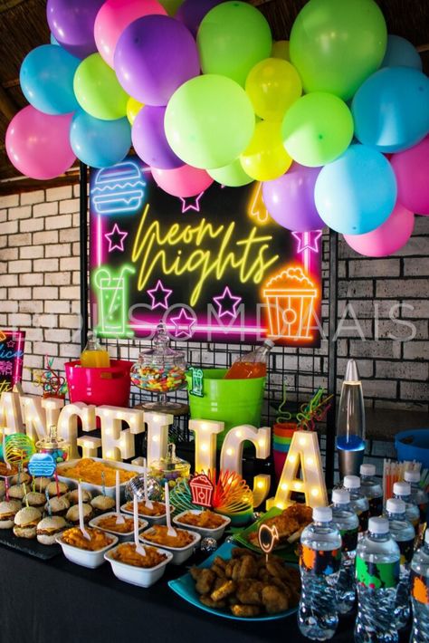 Neon Party Design, Food For Glow In The Dark Party, Glow Party Food Table, Neon Birthday Activities, Neon 16th Birthday Party Ideas, Neon Nights Party, Birthday Party Buffet Ideas, Glow In The Dark Party Food, Neon Party Foods