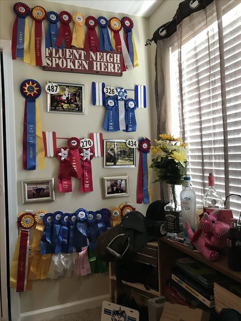 Cute sign and layout of ribbons and pictures Ribbon Trophy Display, Horseback Riding Ribbon Displays, Horseshow Ribbon Display Ideas, Equestrian Rosette Display, Displaying Horse Show Ribbons, Show Ribbons Ideas, Dog Agility Ribbon Display, Equestrian Ribbon Wall, Horse Ribbon Display Ideas Diy