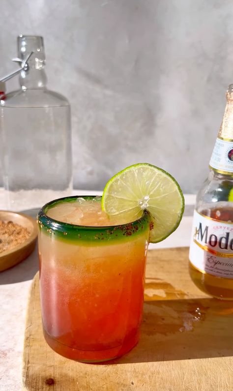 How To Make Tequila, Sunrise Drink, Tequila Sunrise Recipe, Sunrise Cocktail, Tequila Drinks, Party Punch, Party Trays, Tequila Sunrise, Breakfast Of Champions