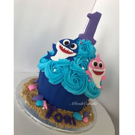 Baby Shark Smash Cake Boy, Baby Shark Cupcake Cake, Baby Shark Smash Cake, Shark Smash Cake, Colton Hayes, Cake Shark, Shark Cupcakes, Baby Shark Cake, Shark Birthday Cakes