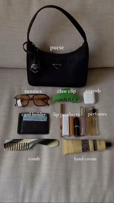 Organisation, Prada 2000, Summer Bag Essentials, Everyday Bag Essentials, Tot Bag, What's In My Purse, Backpack Essentials, Inside My Bag, Purse Essentials