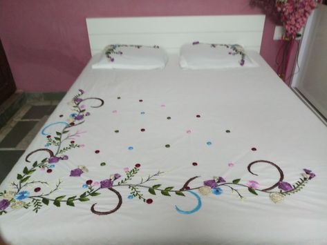 Bed Sheets Embroidery Design, Bed Chadar Design Hand Work, Bed Sheet Hand Work Design, Bedsheet Hand Embroidery Design, Bedsheets Designs Embroidery, Bedsheet Embroidery Design Handmade, Bedsheets Designs Handmade, Embroidery Bedsheets Design, Hand Embroidery Bedsheet Designs