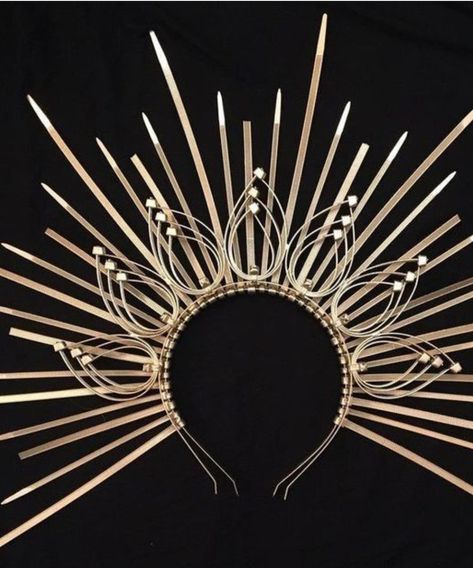 Zip Tie Headpiece, Headdress Ideas Diy, Zip Tie Crown Diy, Halo Crown Diy, Recycled Outfits, Recycled Dress, Headpiece Diy, Diy Crown, Goddess Costume