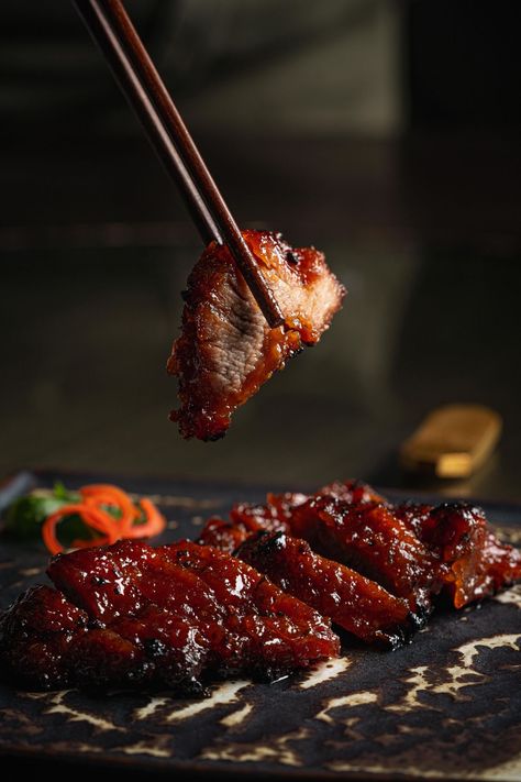 The Best Char Siu In Hong Kong, 2020 Edition | Tatler Asia Food Menu Photography, China Food Photography, Asian Food Photography Ideas, Chinese Dishes Photography, Chinese Cuisine Photography, Izakaya Photography, Chinese Restaurant Food, Chinese Food Photography Style, Chinese Food Photography Styling