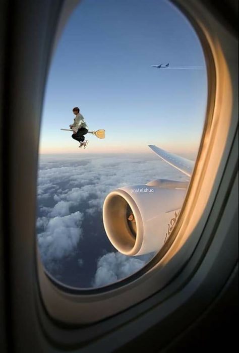 Airdrop Pictures Funny Airplane, Funny Airdrop Photos Airplane, Funny Airplane Pictures, Plane Playlist Cover, Things To Airdrop People On A Plane, Airplane Meme, Plane Memes, Canada Toronto City, Plane Pics