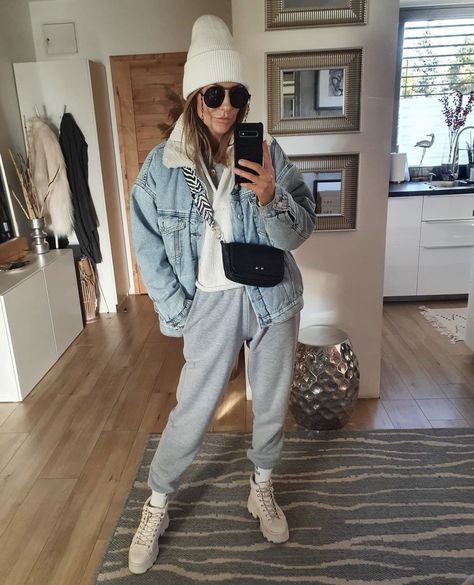 Fleece Denim Jacket Outfit, Fleece Lined Jean Jacket Outfit, Fur Lined Denim Jacket Outfit, Sweats And Jean Jacket Outfit, Gray Joggers Outfit Women, Quilted Gilet Outfit Women, Jean Jacket Sherpa Outfit, Jean Jacket With Fur Outfit, Denim Fur Jacket Outfit