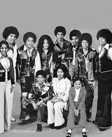 The Jackson Family, Tito Jackson, 4k Wallpaper Android, Michael Jackson Rare, Black Royalty, Joseph Jackson, Michael Jackson Pics, Black Actors, Jackson 5