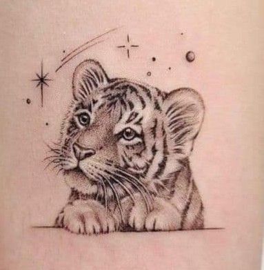 Tiger Tattoo Ideas, Cub Tattoo, White Tiger Tattoo, Tiger Paw Print, Tattoo Mafia, Tiger Head Tattoo, Geometric Tiger, Dragon Tattoo Ideas, Cubs Tattoo