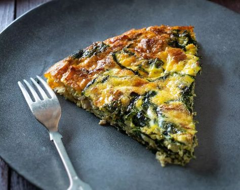 18 Cast-Iron Skillet Recipes Every Home Cook Needs to Know Bacon Frittata, Cheddar Recipes, Spinach Frittata, Frittata Recipe, Iron Skillet Recipes, Queso Cheddar, Cast Iron Skillet Recipes, Frittata Recipes, Egg Recipes For Breakfast